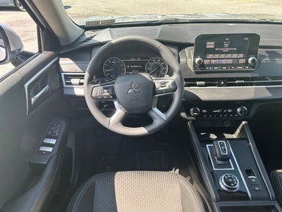 2022 Mitsubishi Outlander ES