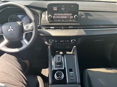 2022 Mitsubishi Outlander ES