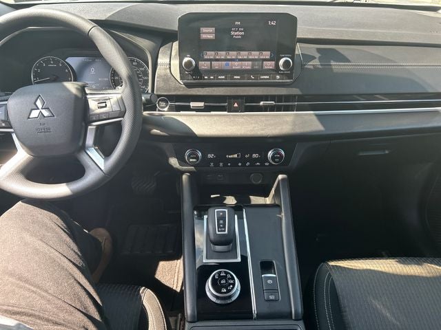 2022 Mitsubishi Outlander ES