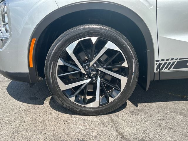 2022 Mitsubishi Outlander ES