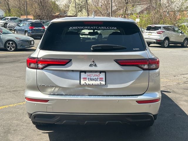 2022 Mitsubishi Outlander ES