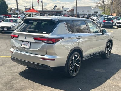 2022 Mitsubishi Outlander ES