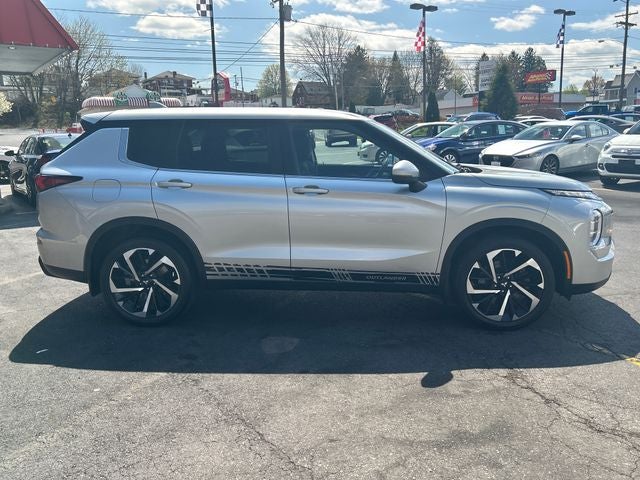 2022 Mitsubishi Outlander ES