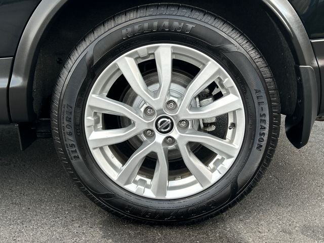2022 Nissan Rogue Sport SV