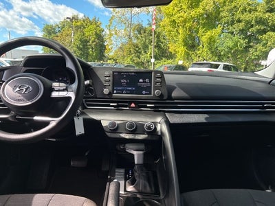 2023 Hyundai Elantra SE
